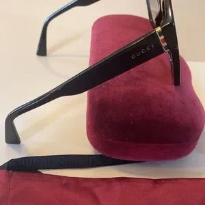 Gucci | Accessories | Gucci Sunglasses Black Big Frames Case  display picture 3